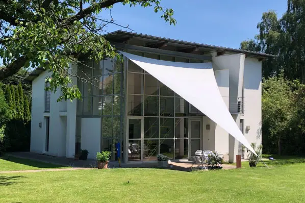 Wann sollte ich mein Sonnensegel abnehmen?