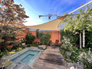 Sichtschutz und Sonnenschutz für Terrassen und Poolbereich